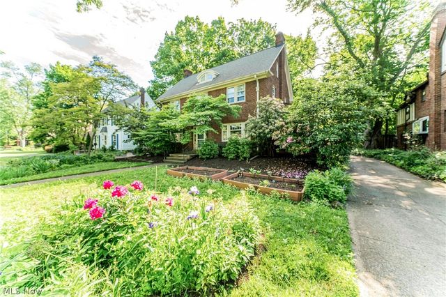 1327 Oakridge Drive, Cleveland Heights, OH 44121