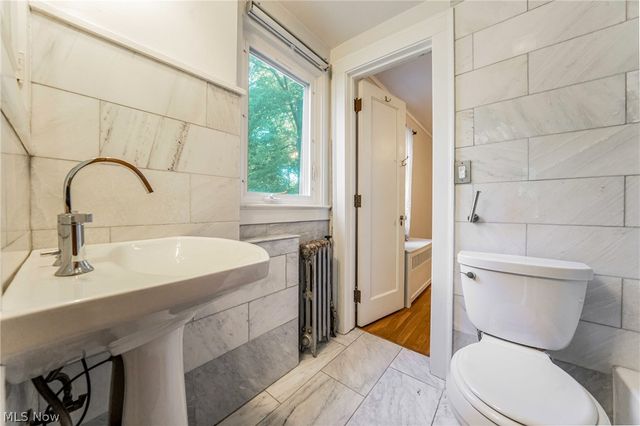 1327 Oakridge Drive, Cleveland Heights, OH 44121
