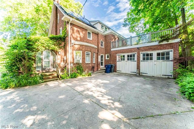 1327 Oakridge Drive, Cleveland Heights, OH 44121
