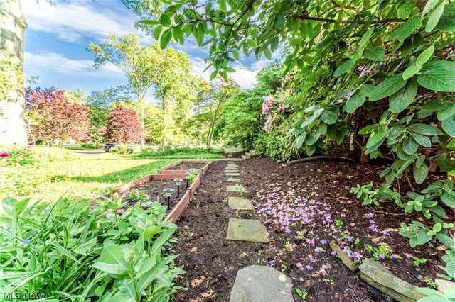 1327 Oakridge Drive, Cleveland Heights, OH 44121