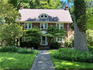 1327 Oakridge Drive, Cleveland Heights, OH 44121