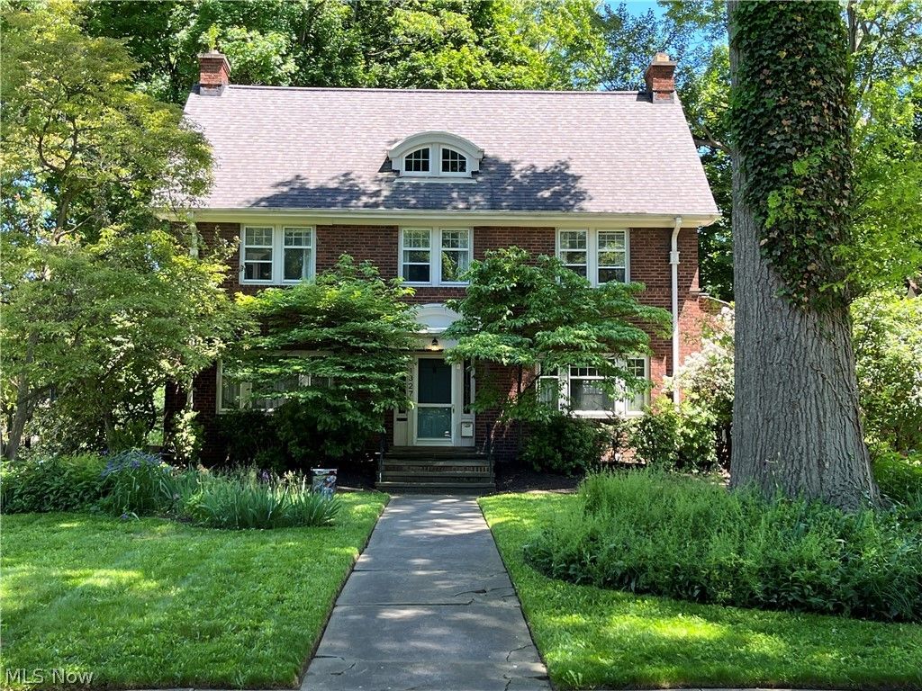 1327 Oakridge Drive, Cleveland Heights, OH 44121