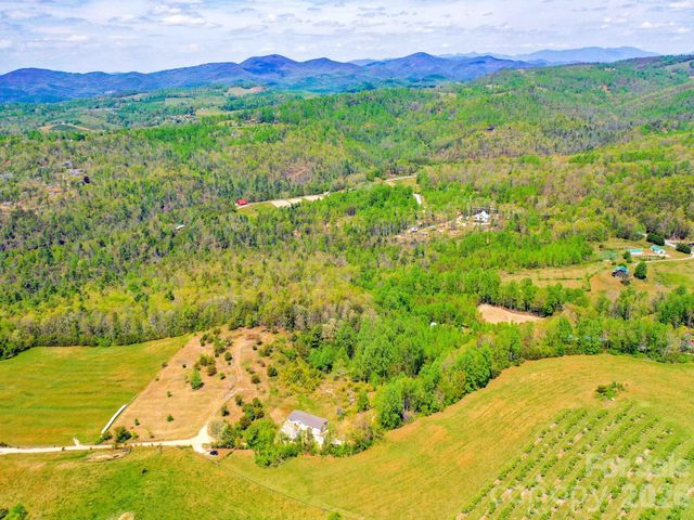 3646 Summer Road, Hendersonville, NC 28792