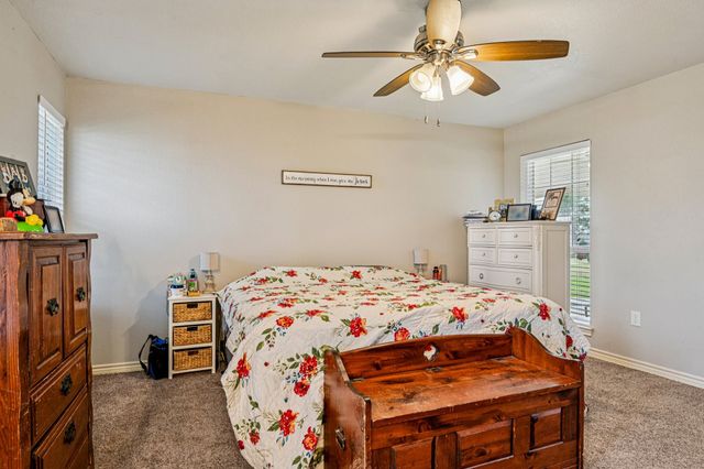 1733 Shawnee Drive, Cleburne, TX 76033