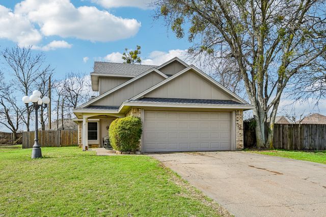 1733 Shawnee Drive, Cleburne, TX 76033