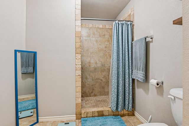 1733 Shawnee Drive, Cleburne, TX 76033