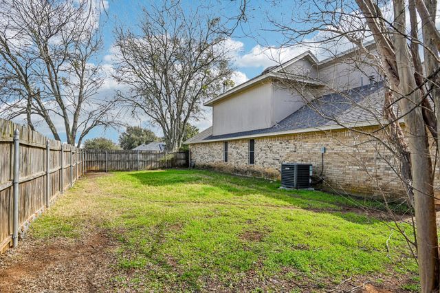 1733 Shawnee Drive, Cleburne, TX 76033