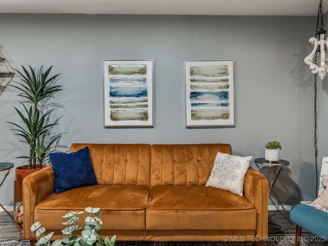 2016 W Easton Street, Tulsa, OK 74127