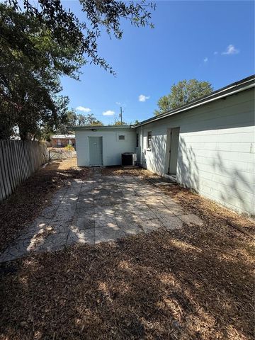 8801 CHINABERRY DRIVE, Tampa, FL 33637