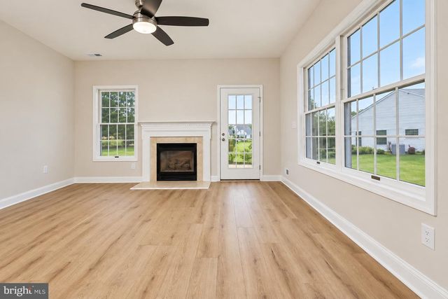 4 PARKVIEW CIR, Columbus, NJ 08022