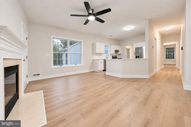 4 PARKVIEW CIR, Columbus, NJ 08022