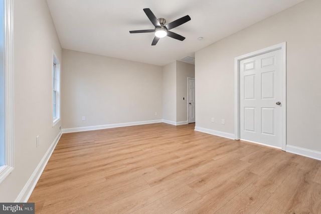 4 PARKVIEW CIR, Columbus, NJ 08022
