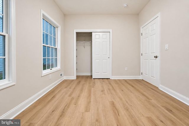4 PARKVIEW CIR, Columbus, NJ 08022