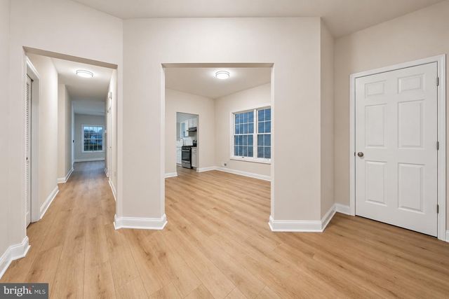 4 PARKVIEW CIR, Columbus, NJ 08022