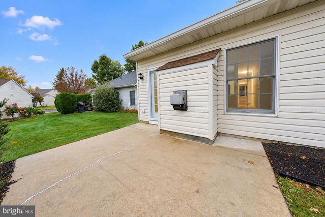 4 PARKVIEW CIR, Columbus, NJ 08022
