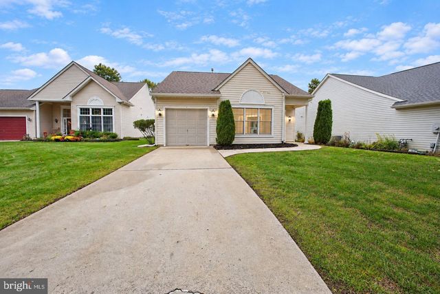 4 PARKVIEW CIR, Columbus, NJ 08022