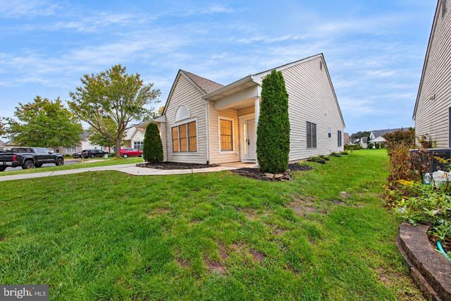 4 PARKVIEW CIR, Columbus, NJ 08022