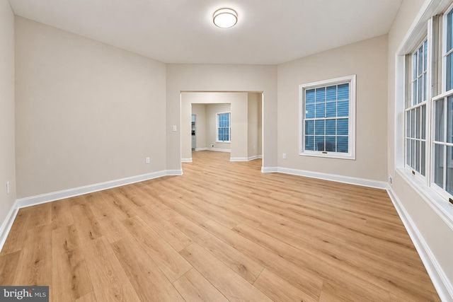 4 PARKVIEW CIR, Columbus, NJ 08022