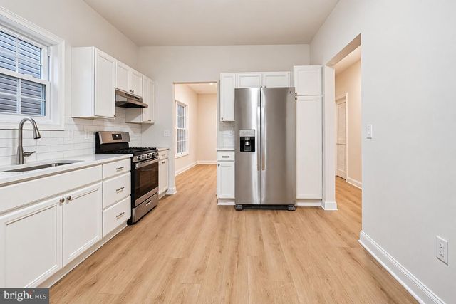 4 PARKVIEW CIR, Columbus, NJ 08022