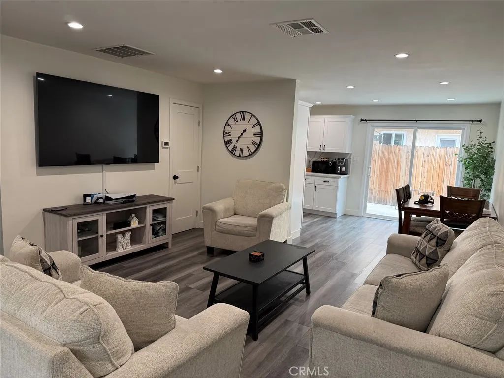 17111 Roscoe Boulevard 15, Northridge, CA 91325
