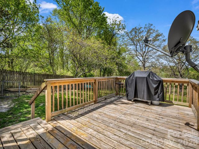 961 Mid Allen Road, Hendersonville, NC 28792