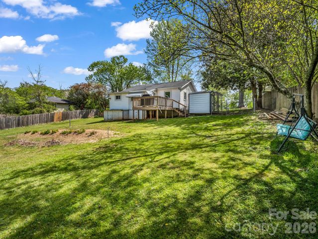 961 Mid Allen Road, Hendersonville, NC 28792