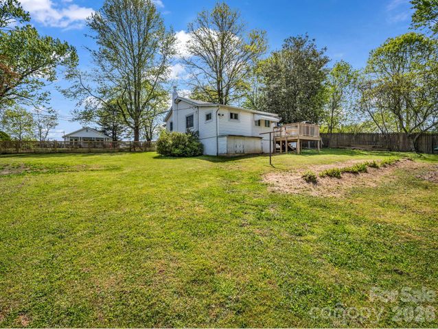 961 Mid Allen Road, Hendersonville, NC 28792