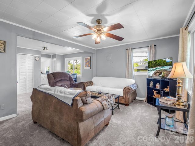 961 Mid Allen Road, Hendersonville, NC 28792