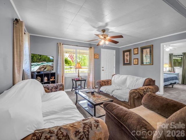 961 Mid Allen Road, Hendersonville, NC 28792