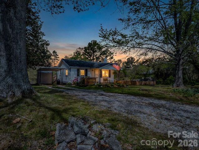 961 Mid Allen Road, Hendersonville, NC 28792
