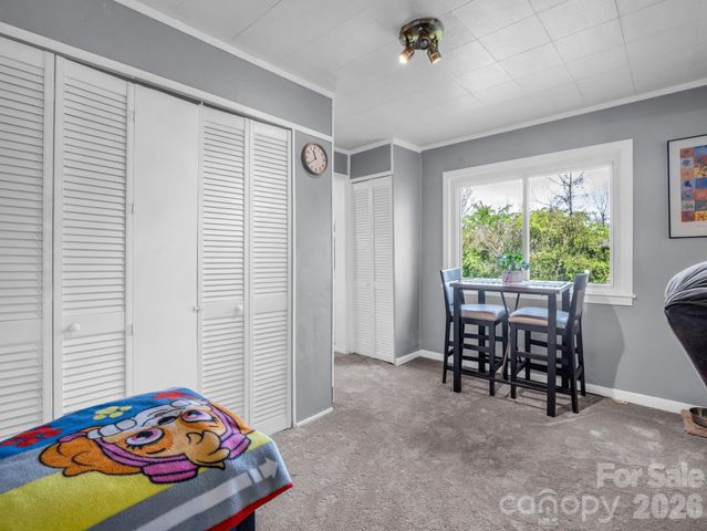 961 Mid Allen Road, Hendersonville, NC 28792