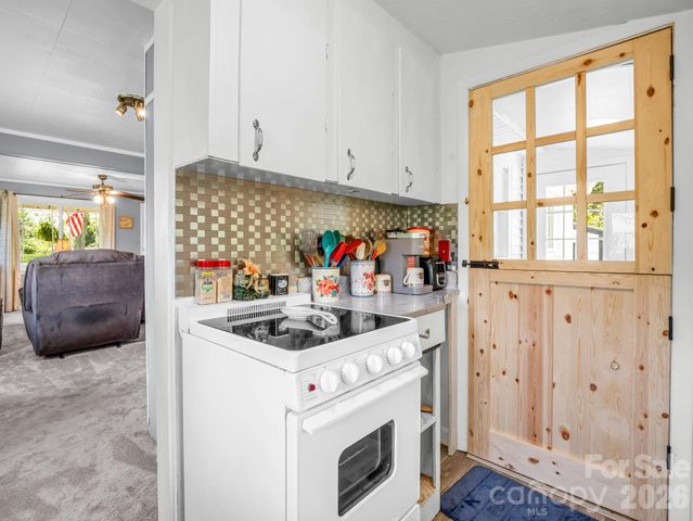 961 Mid Allen Road, Hendersonville, NC 28792