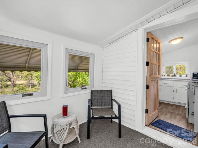 961 Mid Allen Road, Hendersonville, NC 28792