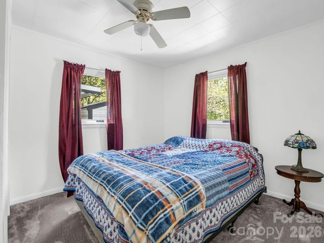 961 Mid Allen Road, Hendersonville, NC 28792