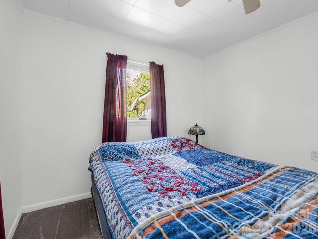 961 Mid Allen Road, Hendersonville, NC 28792
