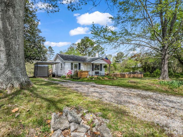961 Mid Allen Road, Hendersonville, NC 28792