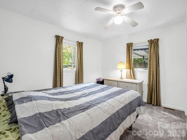 961 Mid Allen Road, Hendersonville, NC 28792