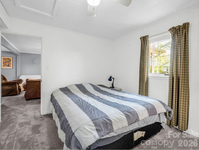 961 Mid Allen Road, Hendersonville, NC 28792