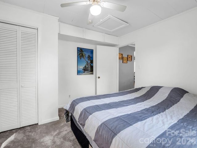 961 Mid Allen Road, Hendersonville, NC 28792