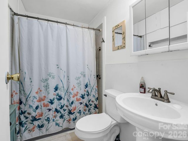 961 Mid Allen Road, Hendersonville, NC 28792