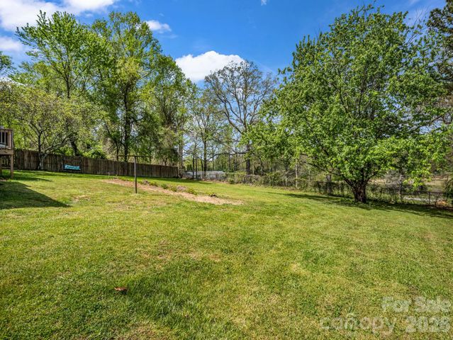 961 Mid Allen Road, Hendersonville, NC 28792