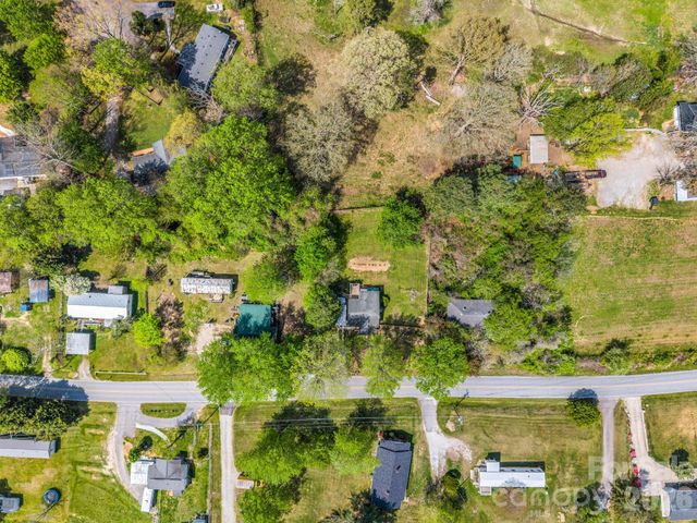 961 Mid Allen Road, Hendersonville, NC 28792