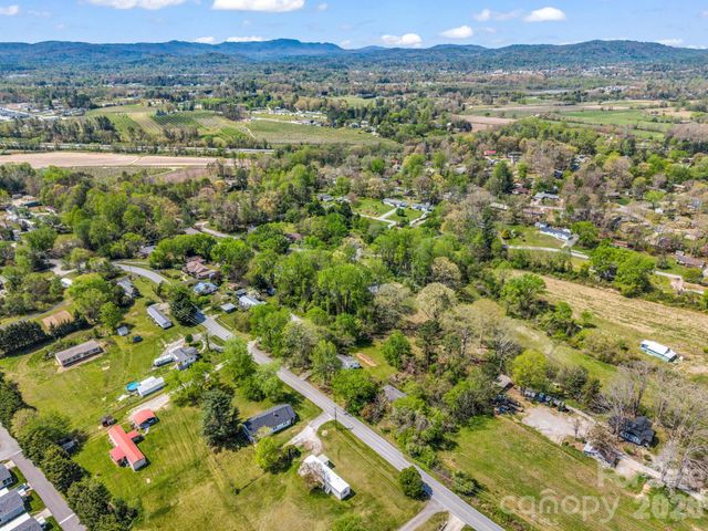 961 Mid Allen Road, Hendersonville, NC 28792