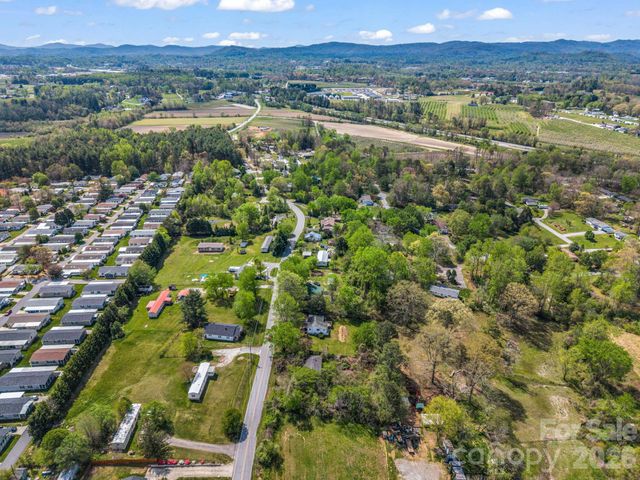 961 Mid Allen Road, Hendersonville, NC 28792