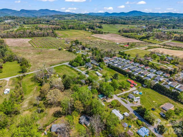 961 Mid Allen Road, Hendersonville, NC 28792