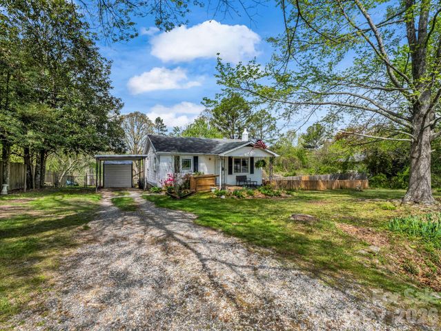 961 Mid Allen Road, Hendersonville, NC 28792