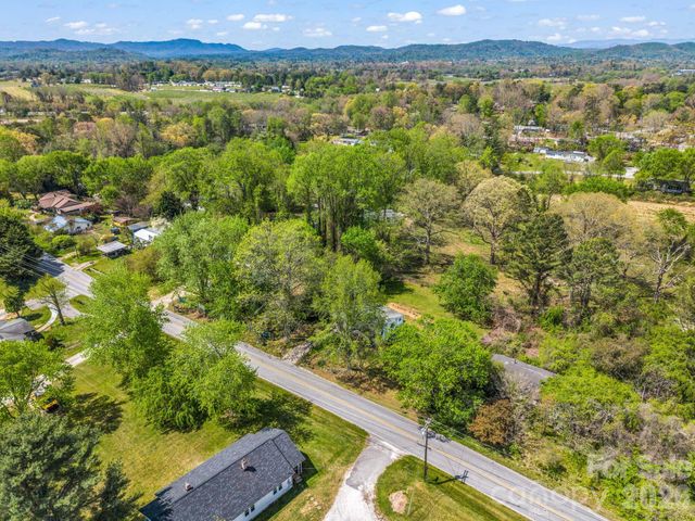 961 Mid Allen Road, Hendersonville, NC 28792