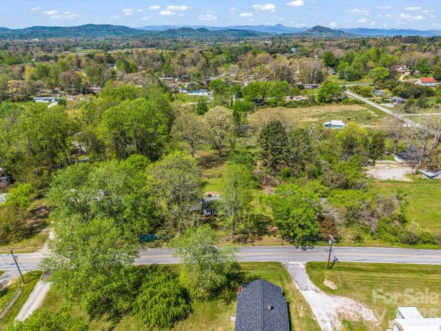 961 Mid Allen Road, Hendersonville, NC 28792
