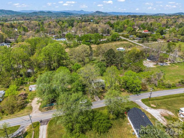 961 Mid Allen Road, Hendersonville, NC 28792