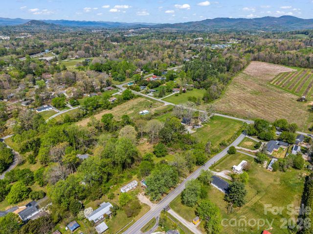 961 Mid Allen Road, Hendersonville, NC 28792